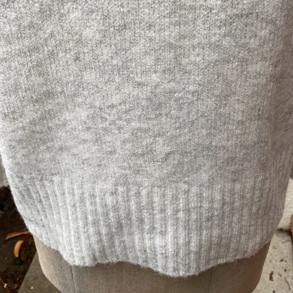 Madewell alpaca/wool blended with other material. Gorgeous stretchy sweater! - Picture 5 of 11